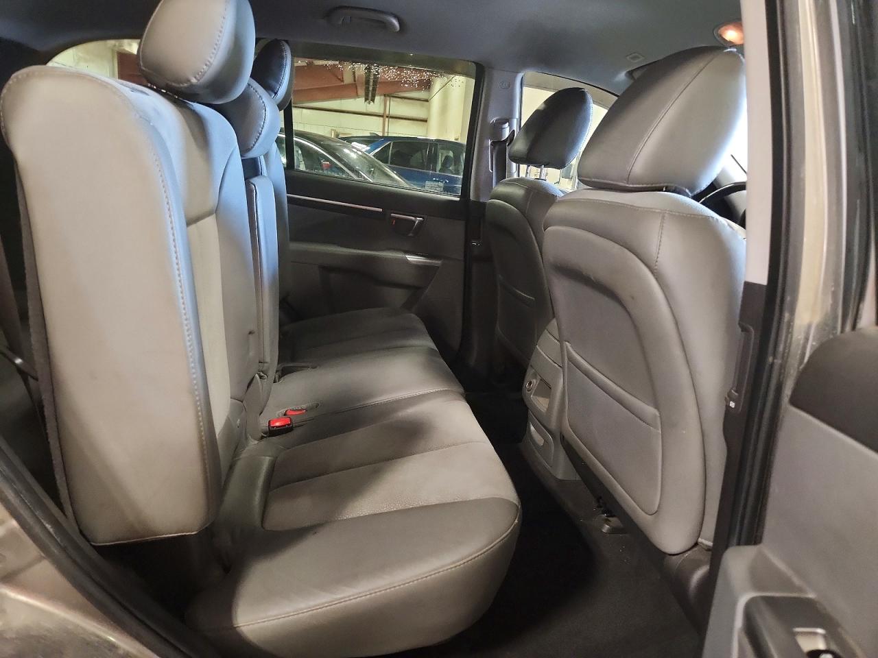 2011 HYUNDAI SANTA FE SE photo 21