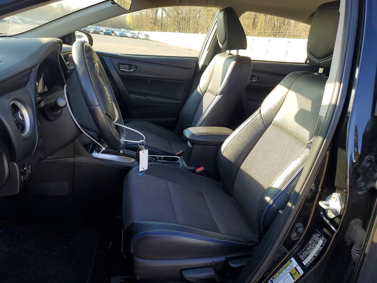 2017 TOYOTA COROLLA SE photo 19