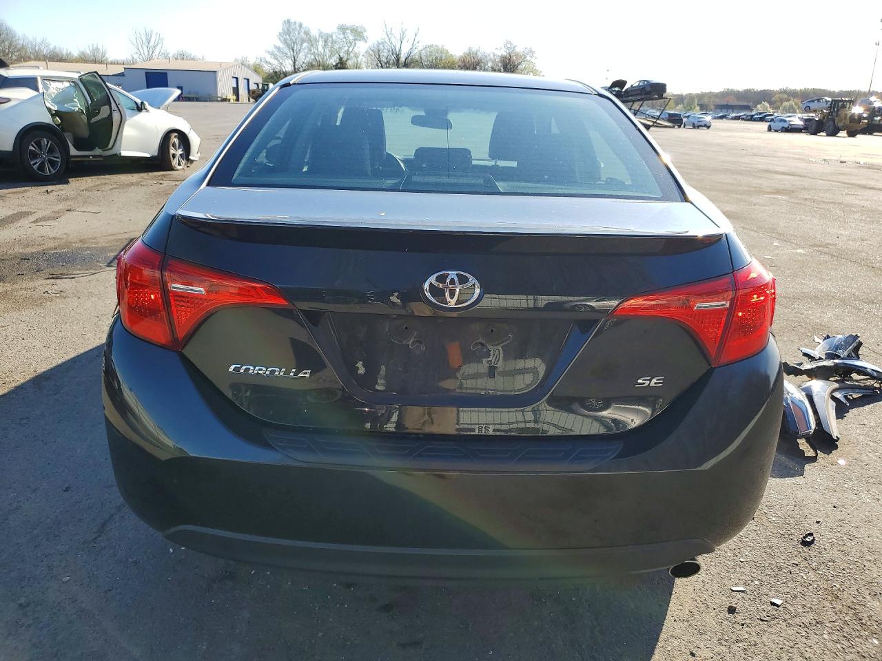 2017 TOYOTA COROLLA SE photo 16