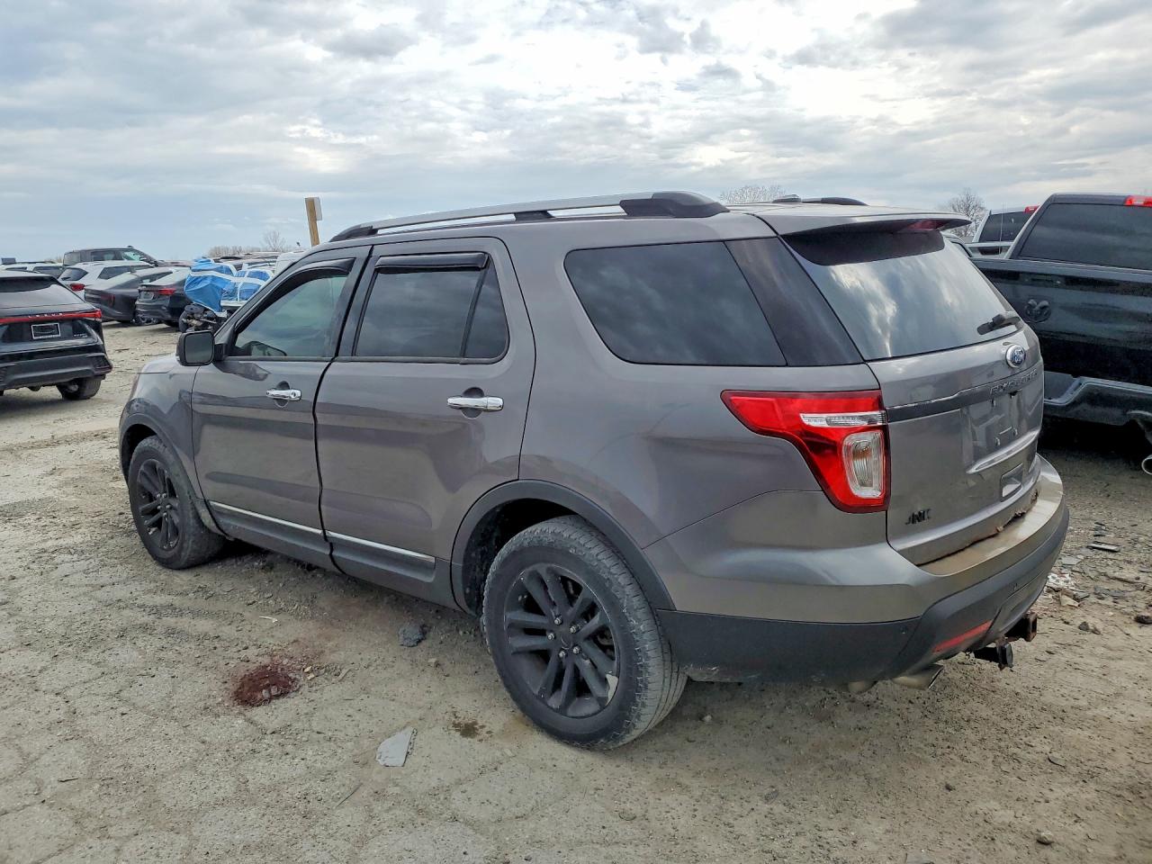2013 FORD EXPLORER XLT photo 3