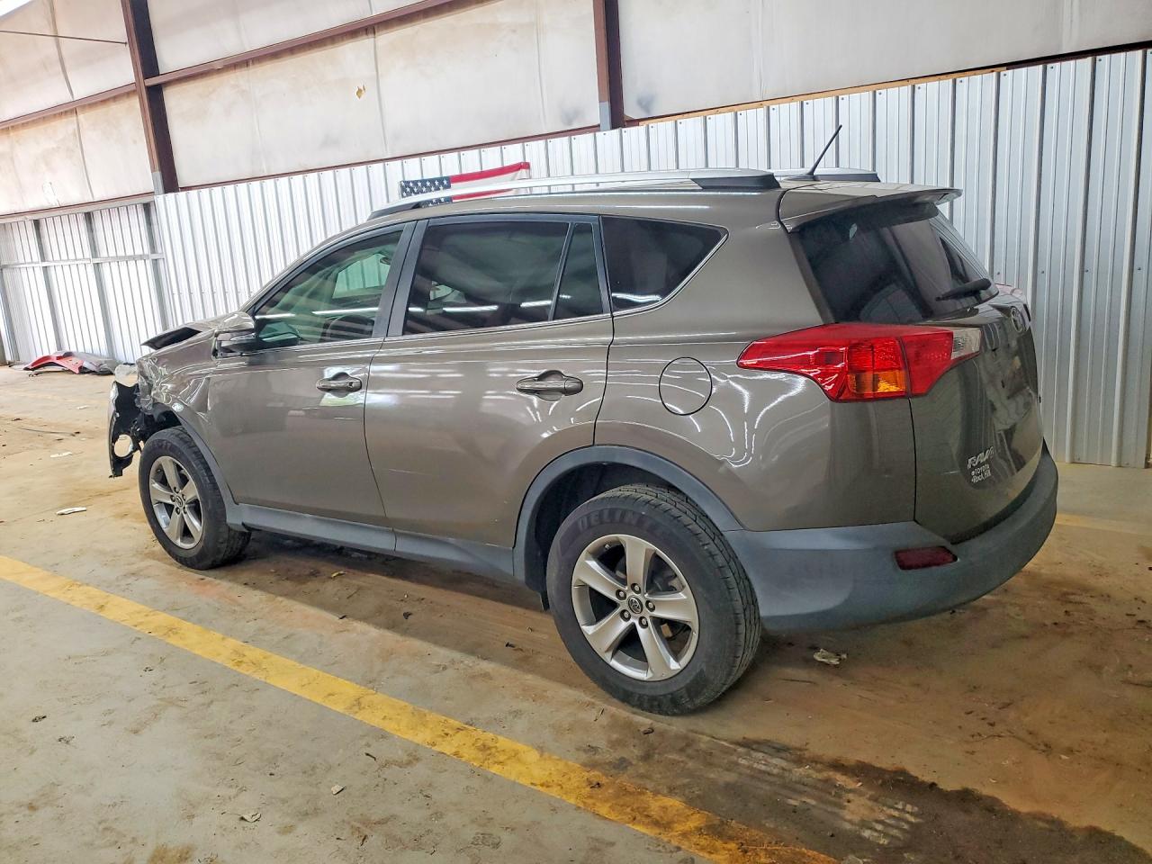 2015 TOYOTA RAV4 XLE photo 3