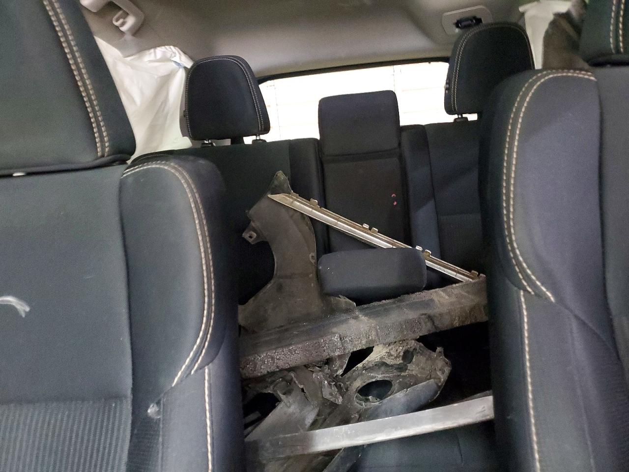 2015 TOYOTA RAV4 XLE photo 19
