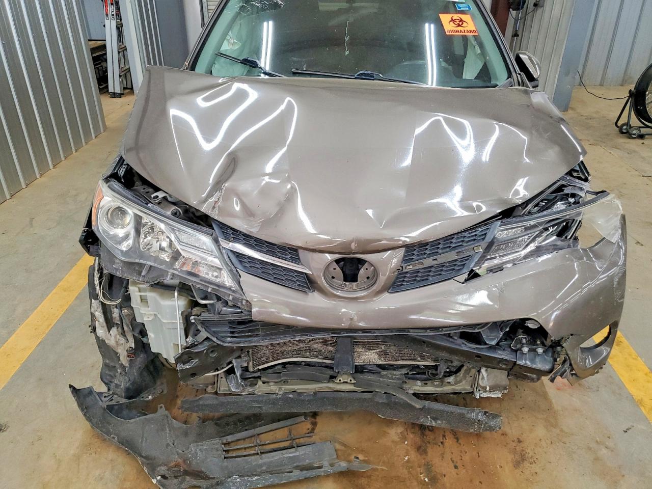 2015 TOYOTA RAV4 XLE photo 23