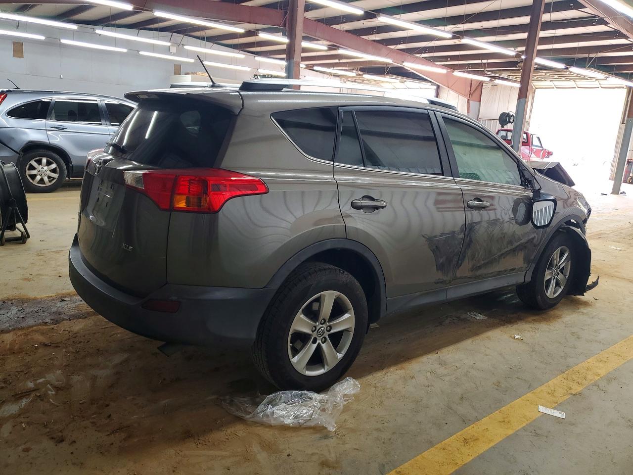2015 TOYOTA RAV4 XLE photo 5