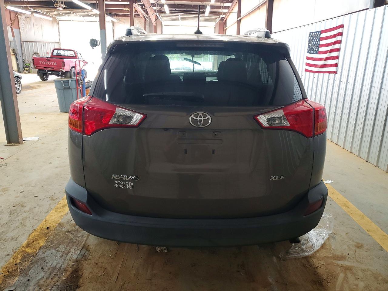 2015 TOYOTA RAV4 XLE photo 11