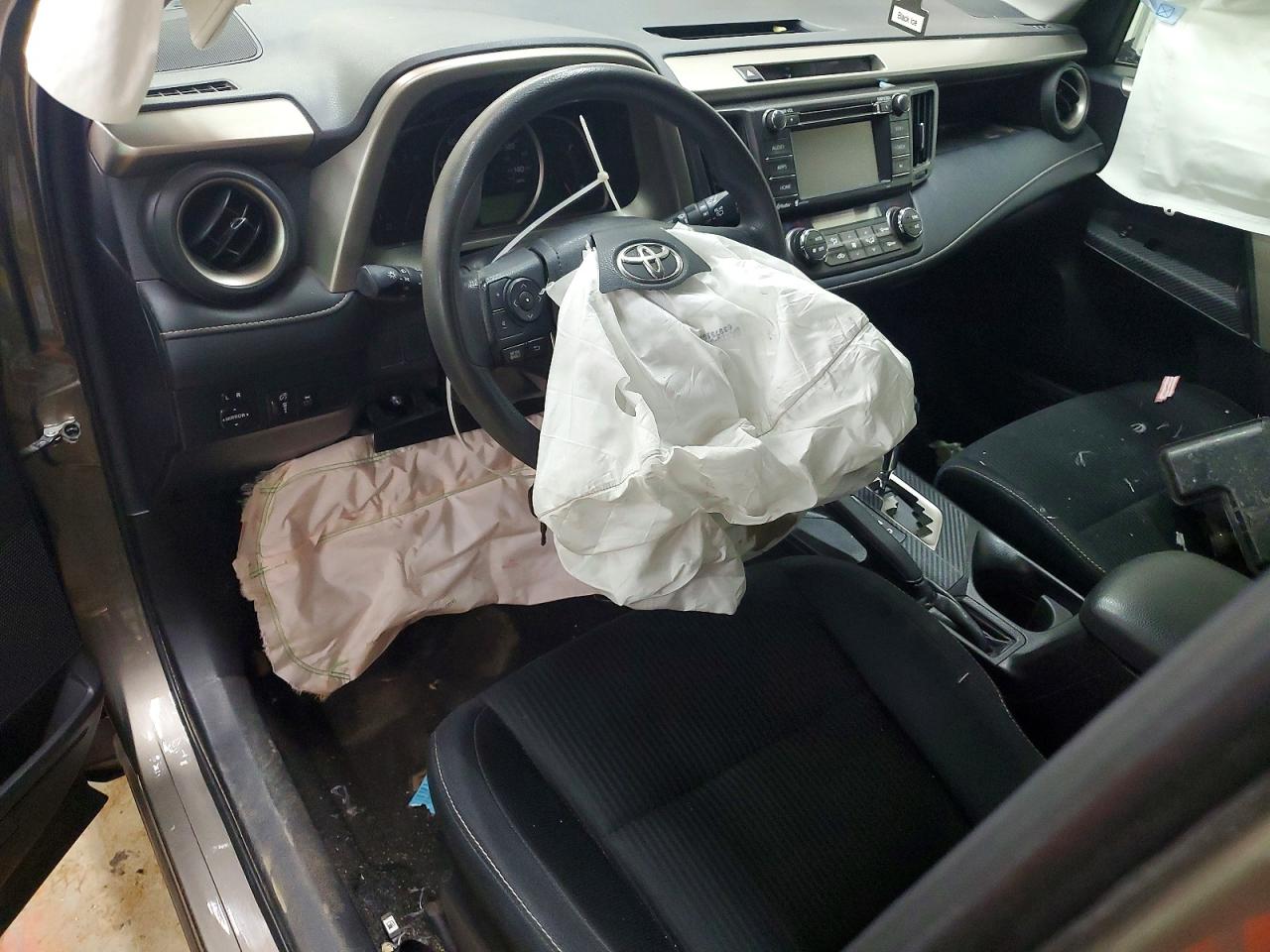 2015 TOYOTA RAV4 XLE photo 15