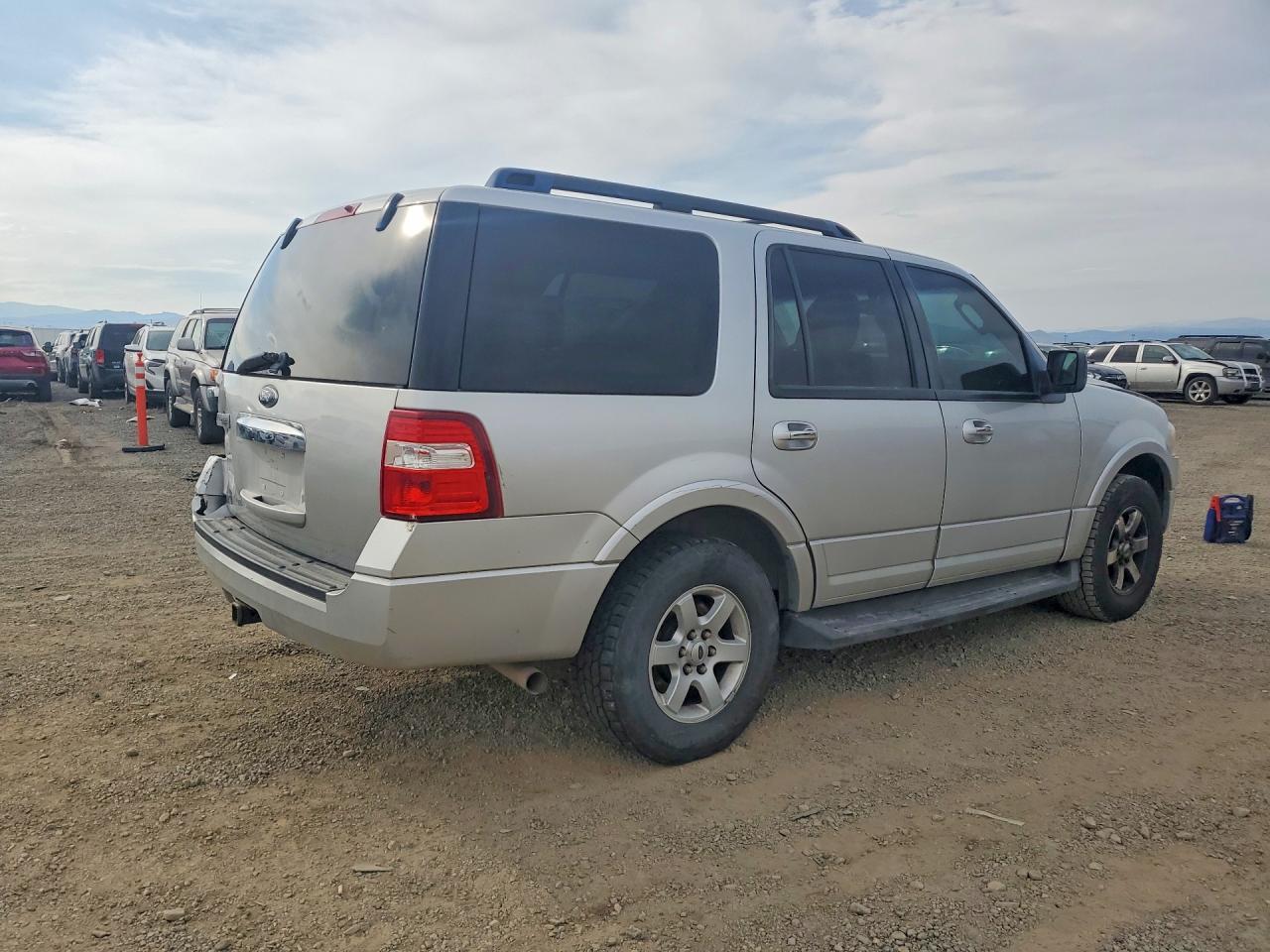 2010 FORD EXPEDITION XLT photo 5