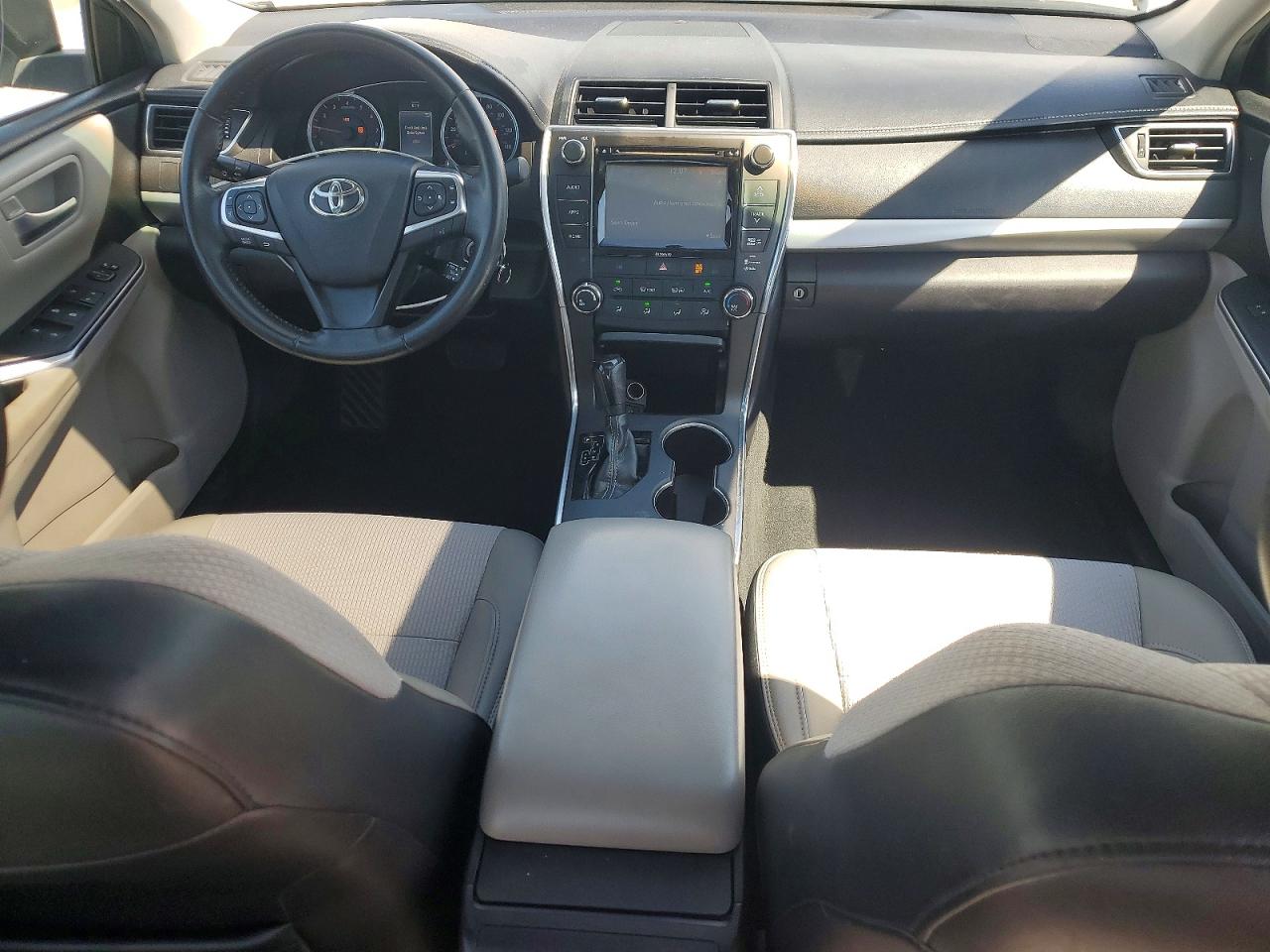 2017 TOYOTA CAMRY SE photo 8