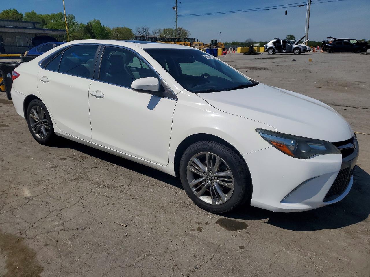 2017 TOYOTA CAMRY SE photo 4