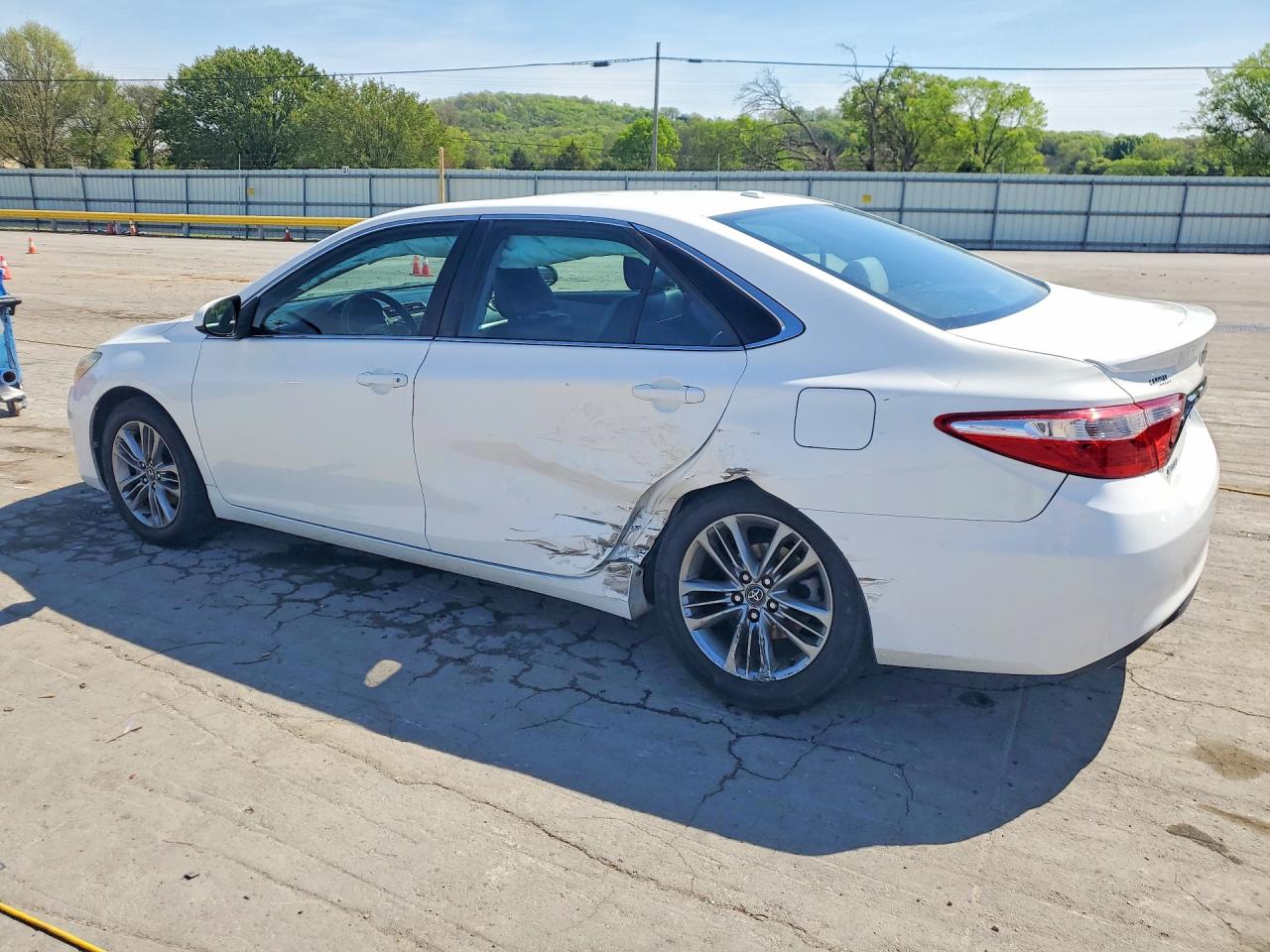 2017 TOYOTA CAMRY SE photo 2