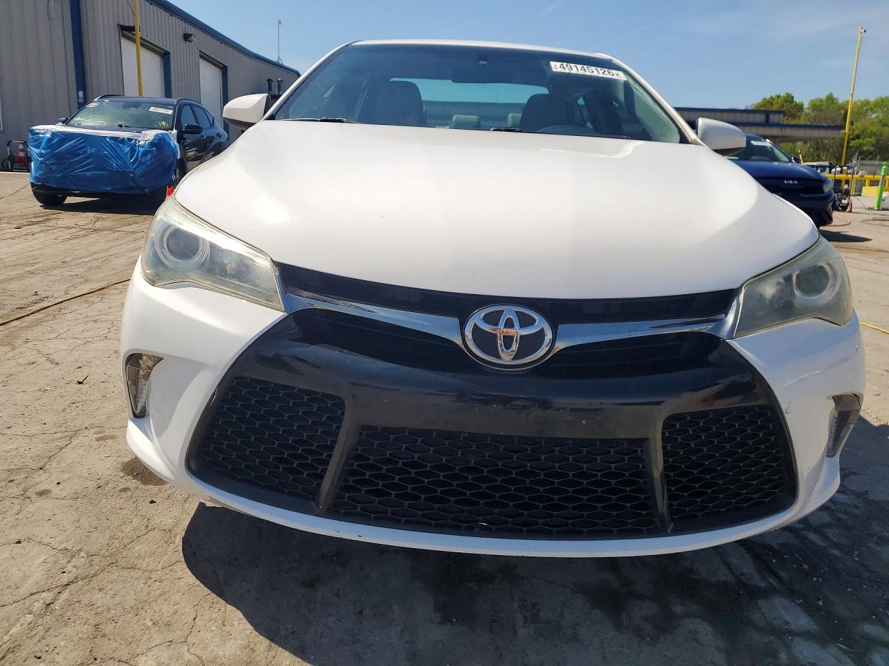 2017 TOYOTA CAMRY SE photo 5