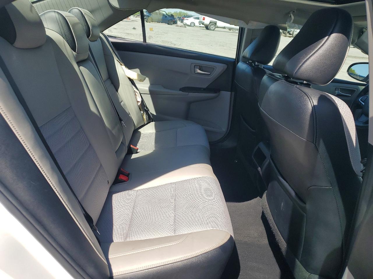 2017 TOYOTA CAMRY SE photo 10