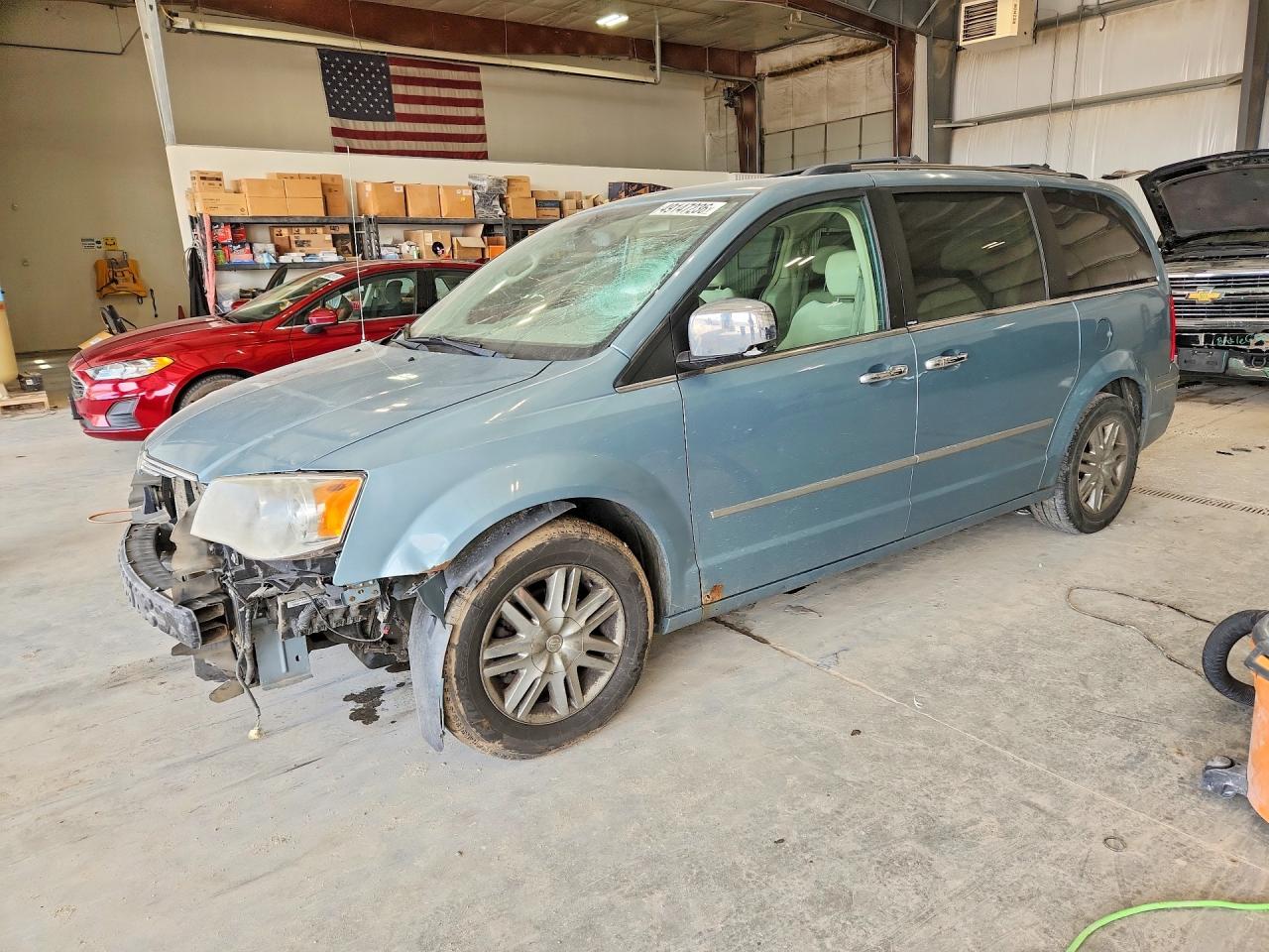 2010 CHRYSLER TOWN & COUNTRY