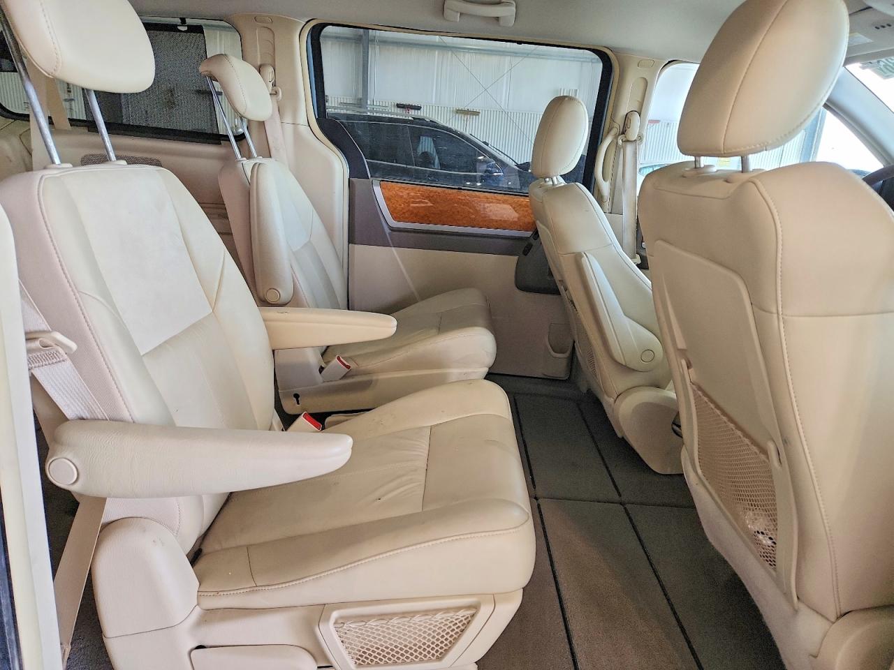 2010 CHRYSLER TOWN & COUNTRY LIMITED photo 11