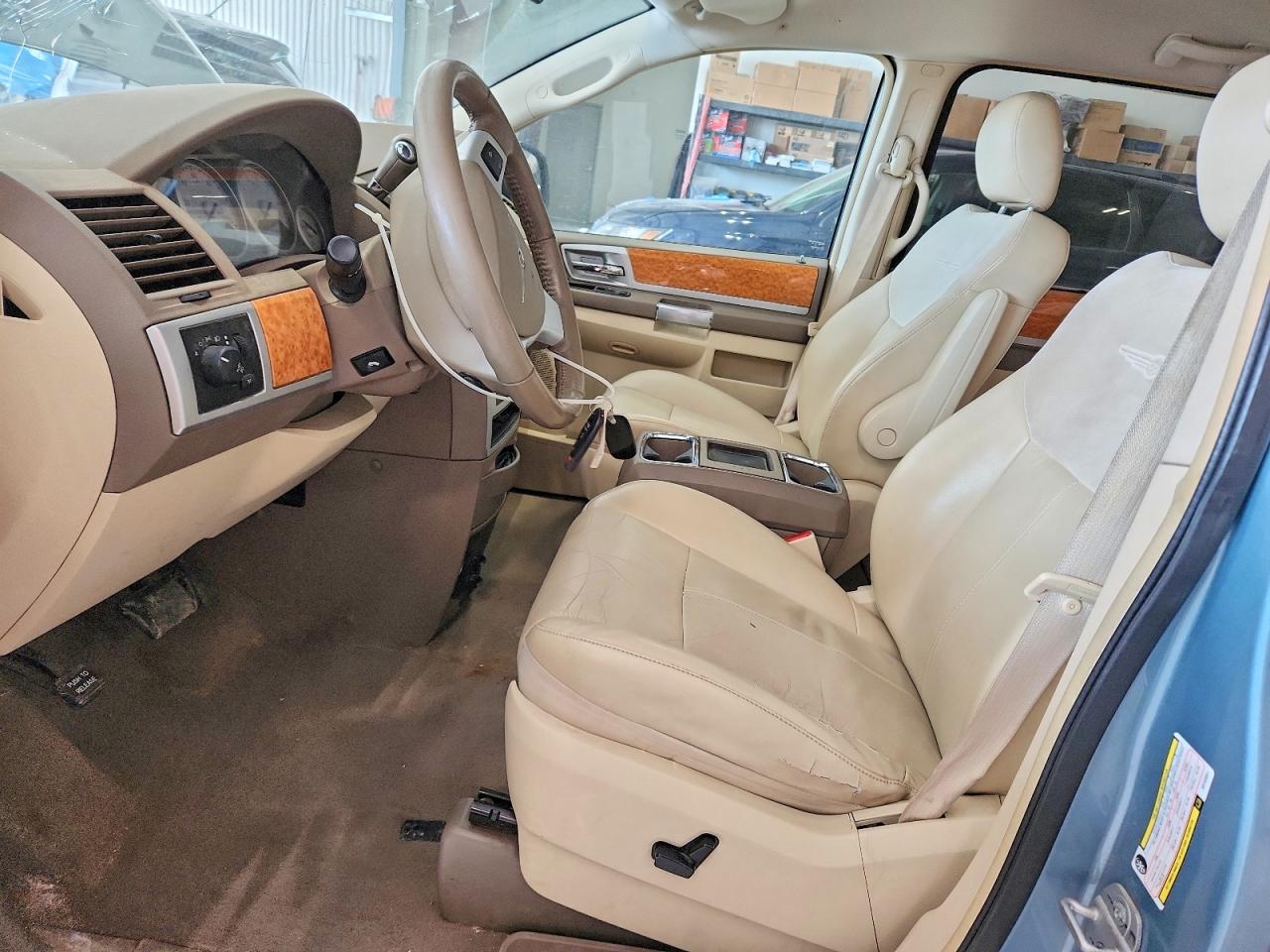 2010 CHRYSLER TOWN & COUNTRY LIMITED photo 7