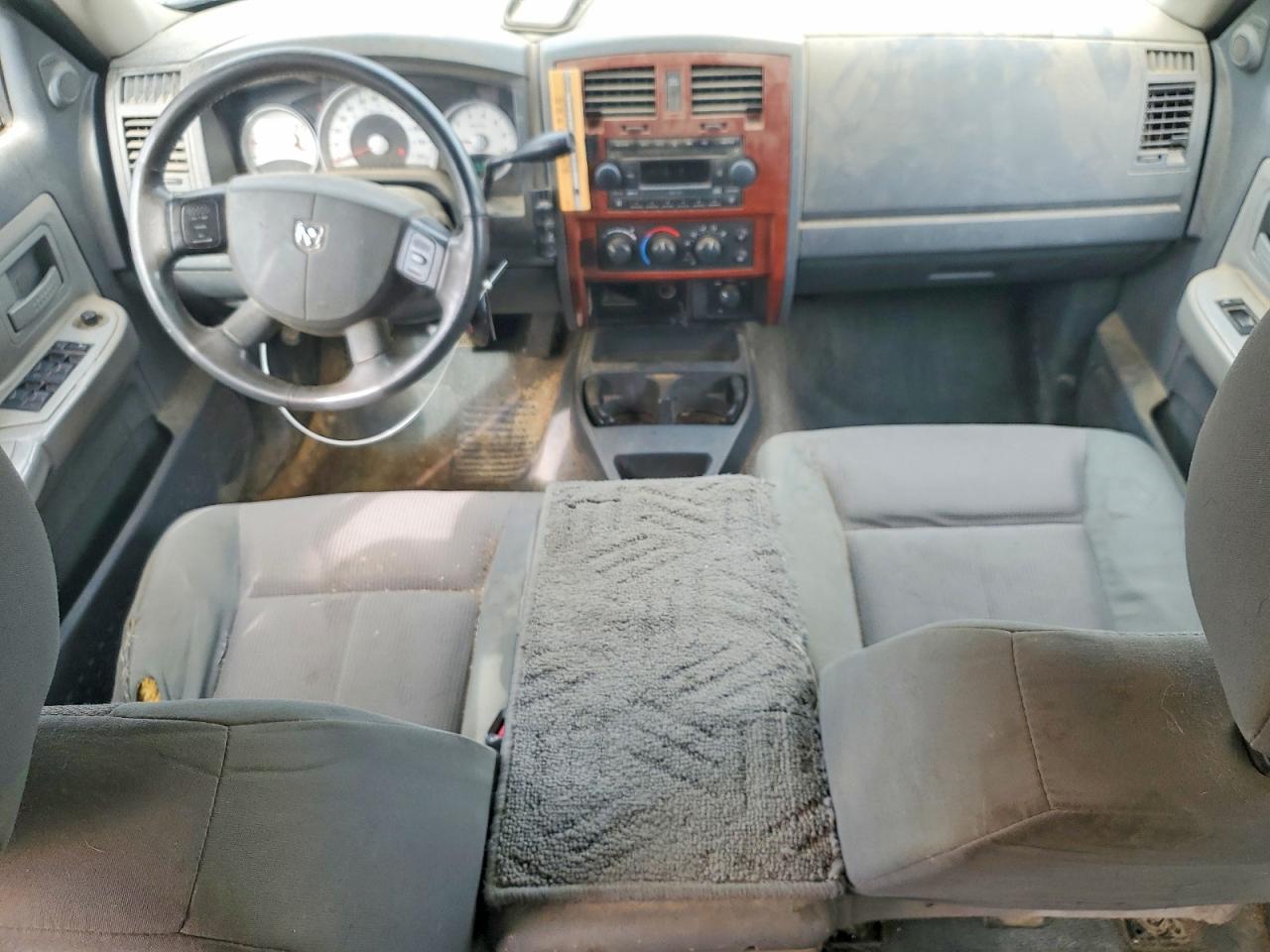 2005 DODGE DAKOTA QUAD SLT photo 22