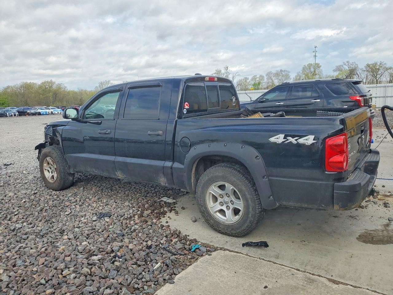 2005 DODGE DAKOTA QUAD SLT photo 4