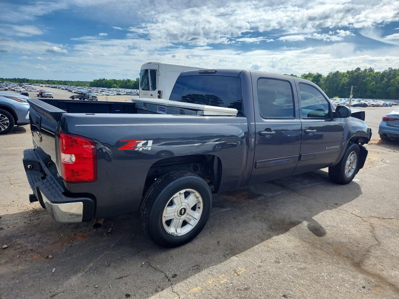 2010 CHEVROLET SILVERADO K1500 LT photo 3