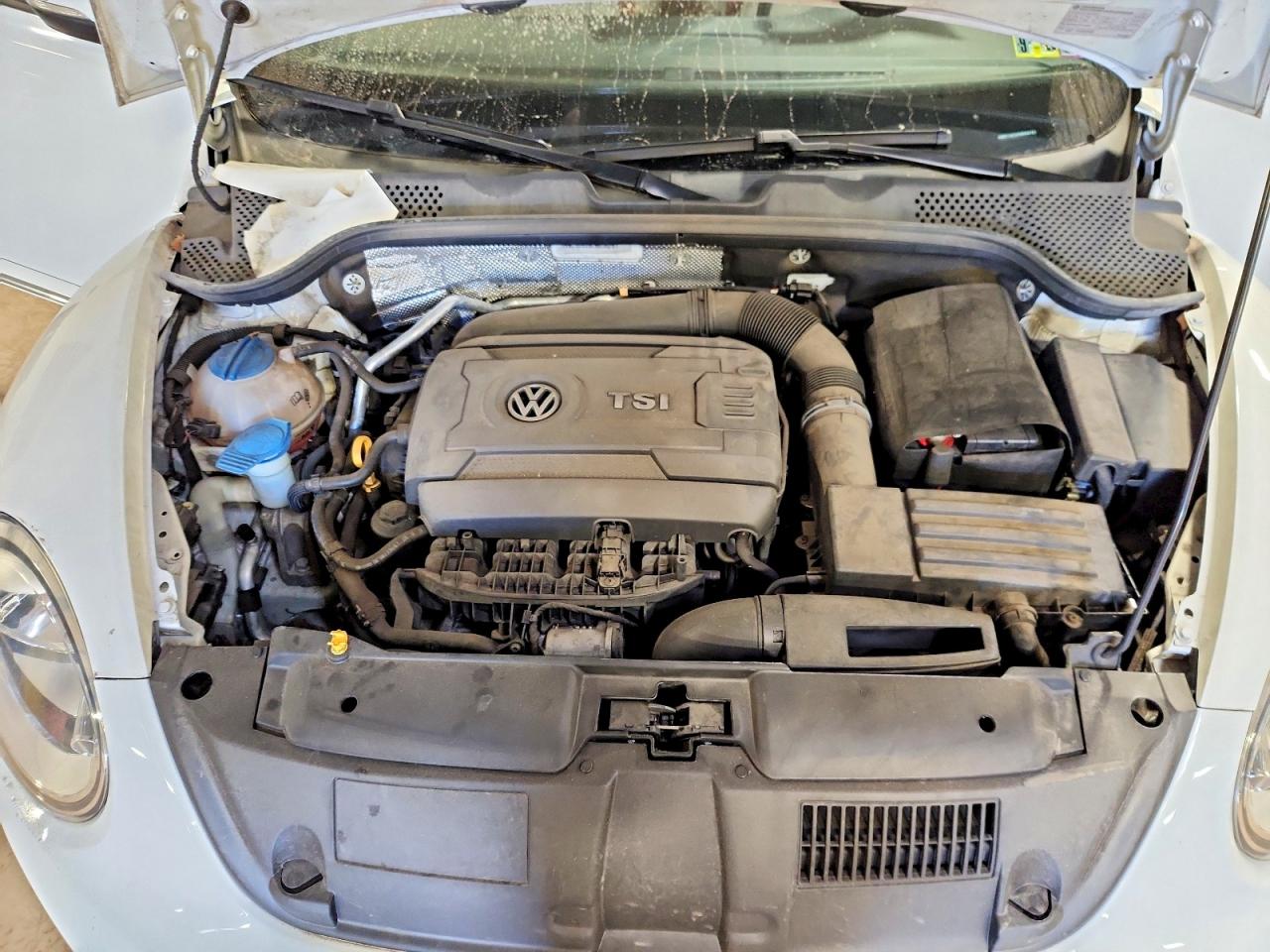 2015 VOLKSWAGEN BEETLE 1.8T photo 31