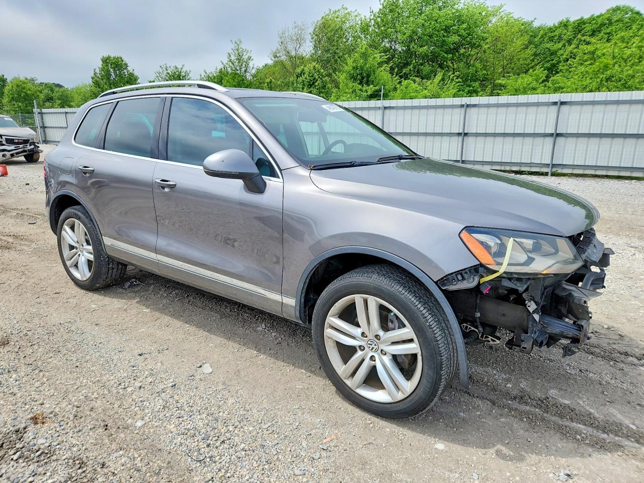 2011 VOLKSWAGEN TOUAREG photo 7