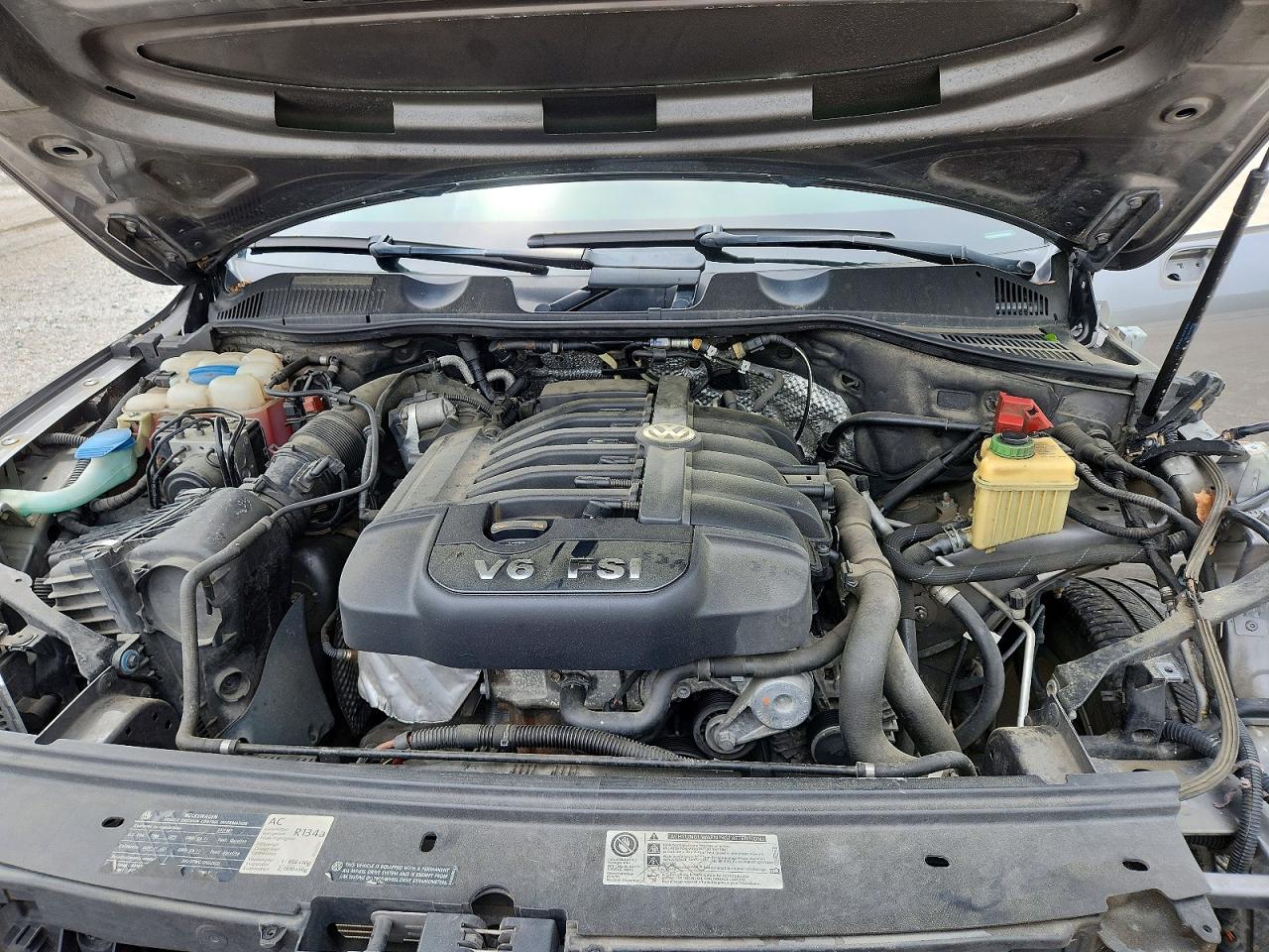 2011 VOLKSWAGEN TOUAREG photo 23