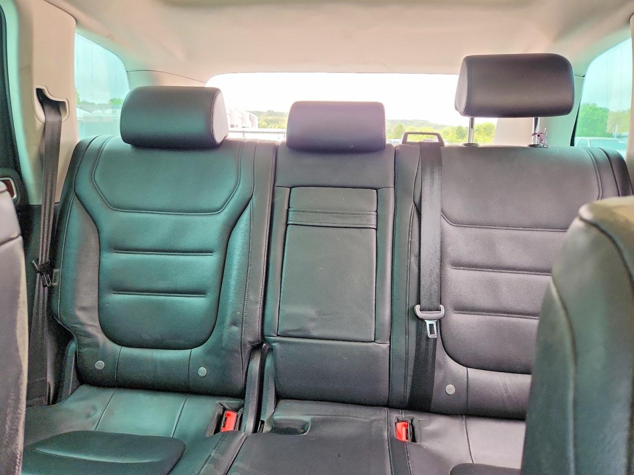2011 VOLKSWAGEN TOUAREG photo 19
