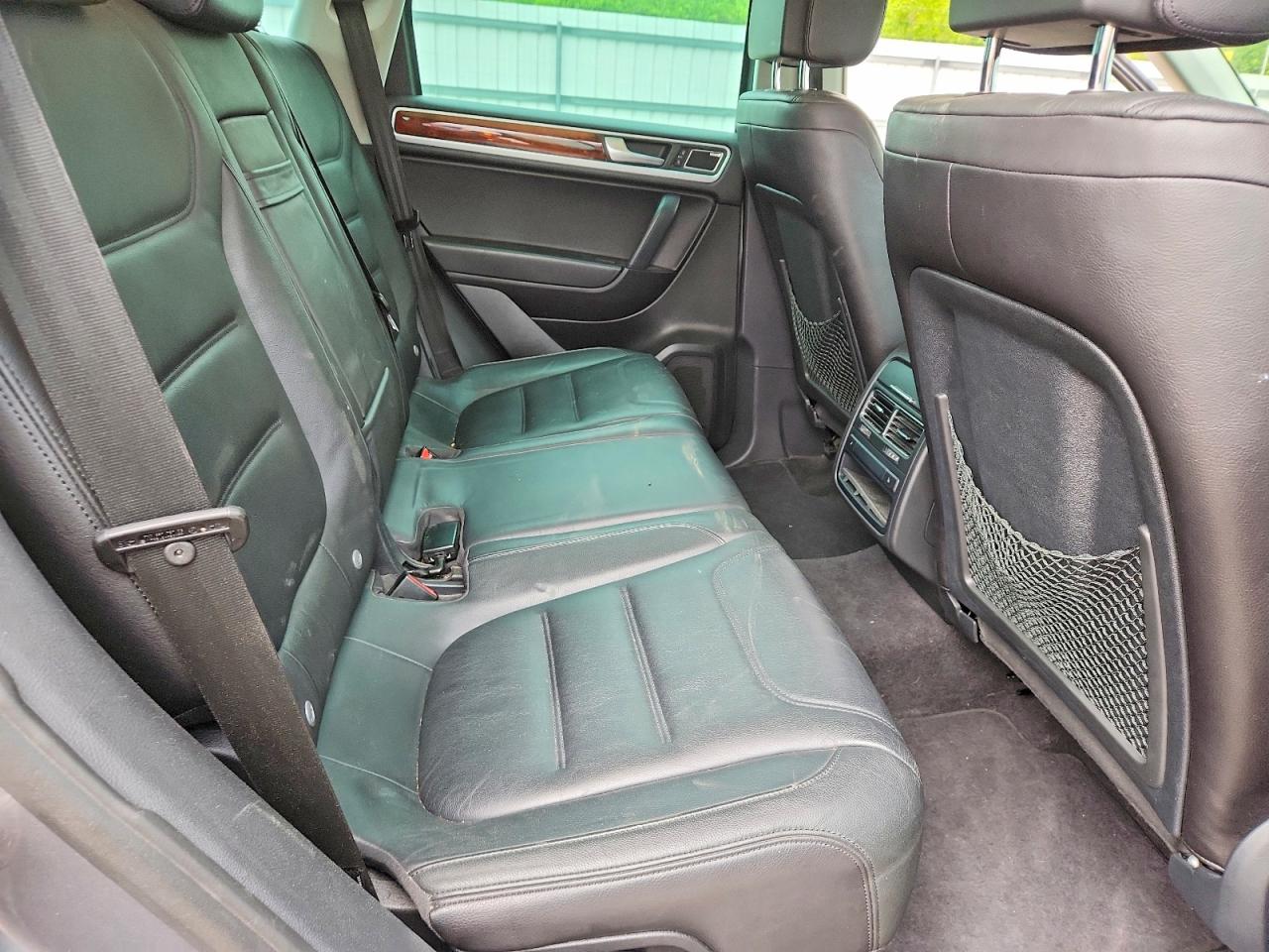 2011 VOLKSWAGEN TOUAREG photo 21