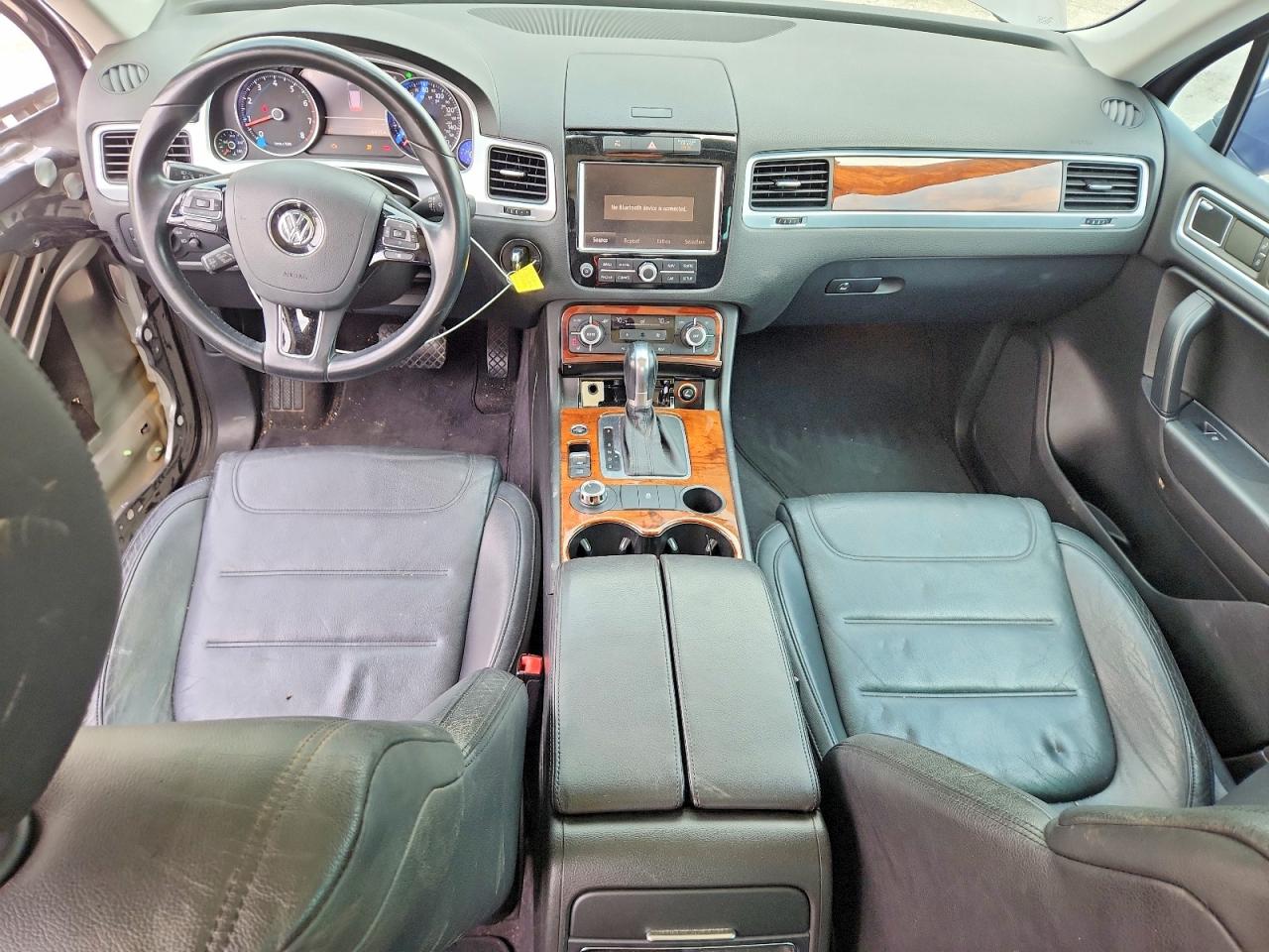 2011 VOLKSWAGEN TOUAREG photo 15