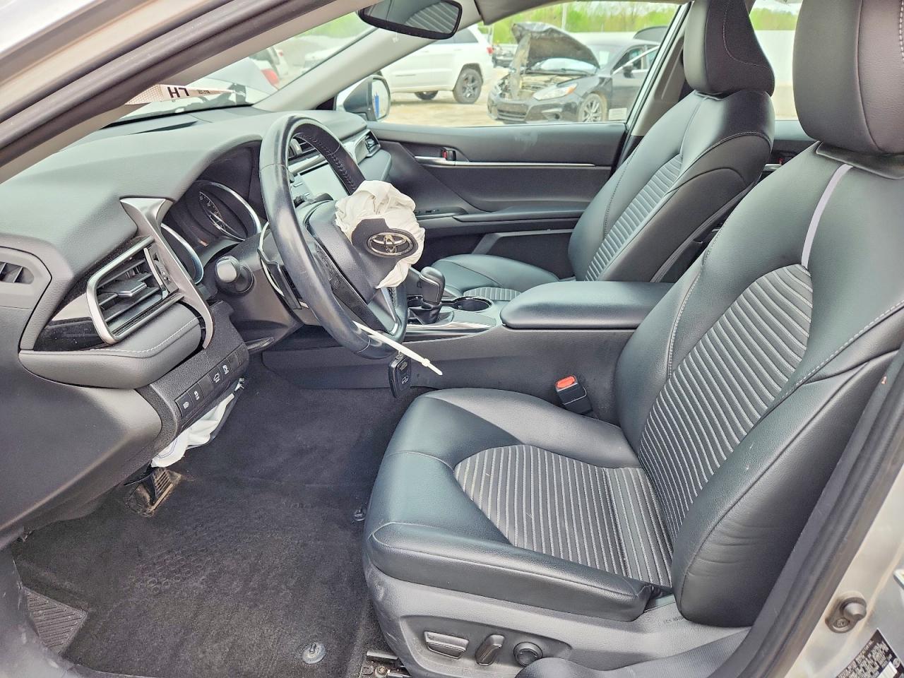 2019 TOYOTA CAMRY SE photo 7