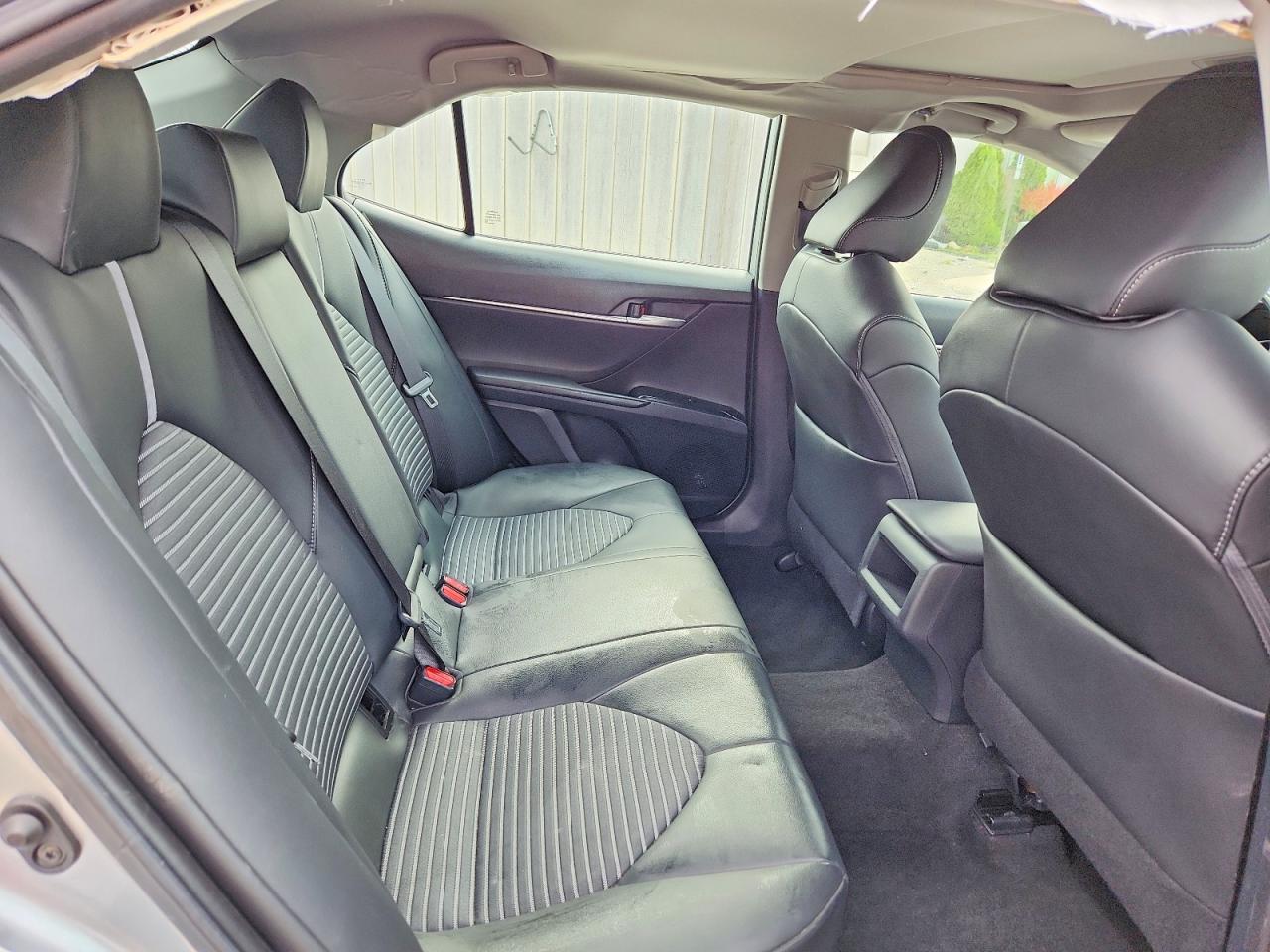 2019 TOYOTA CAMRY SE photo 10