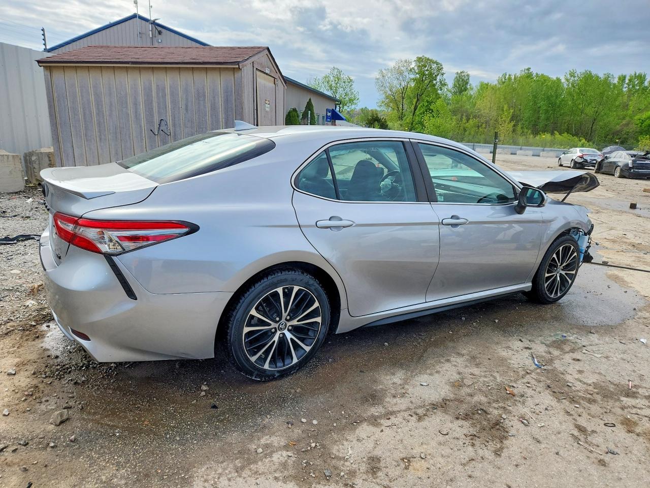 2019 TOYOTA CAMRY SE photo 3