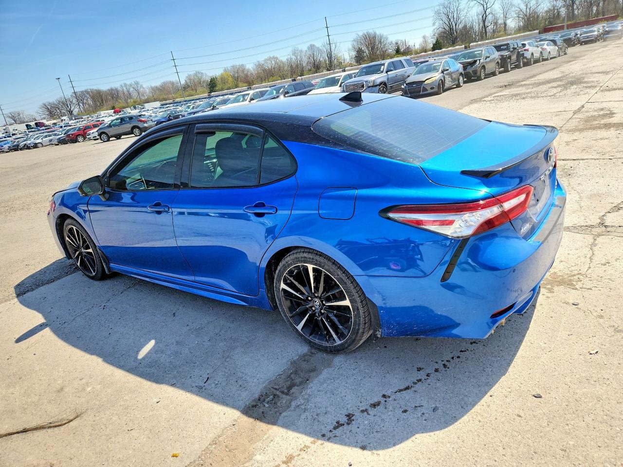 2018 TOYOTA CAMRY XSE photo 3
