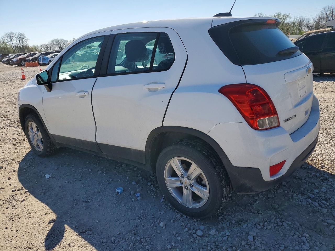 2018 CHEVROLET TRAX LS photo 2