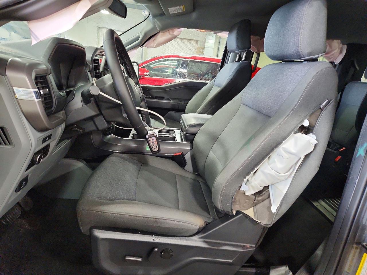 2025 FORD F150 XLT photo 13