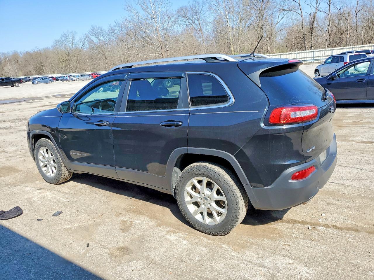 2015 JEEP CHEROKEE LATITUDE photo 4