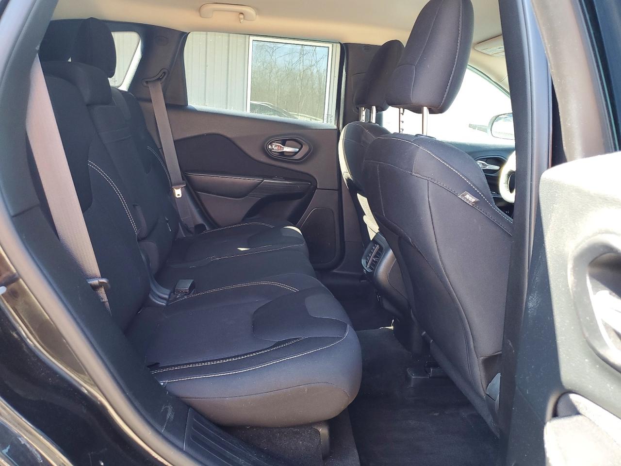 2015 JEEP CHEROKEE LATITUDE photo 31