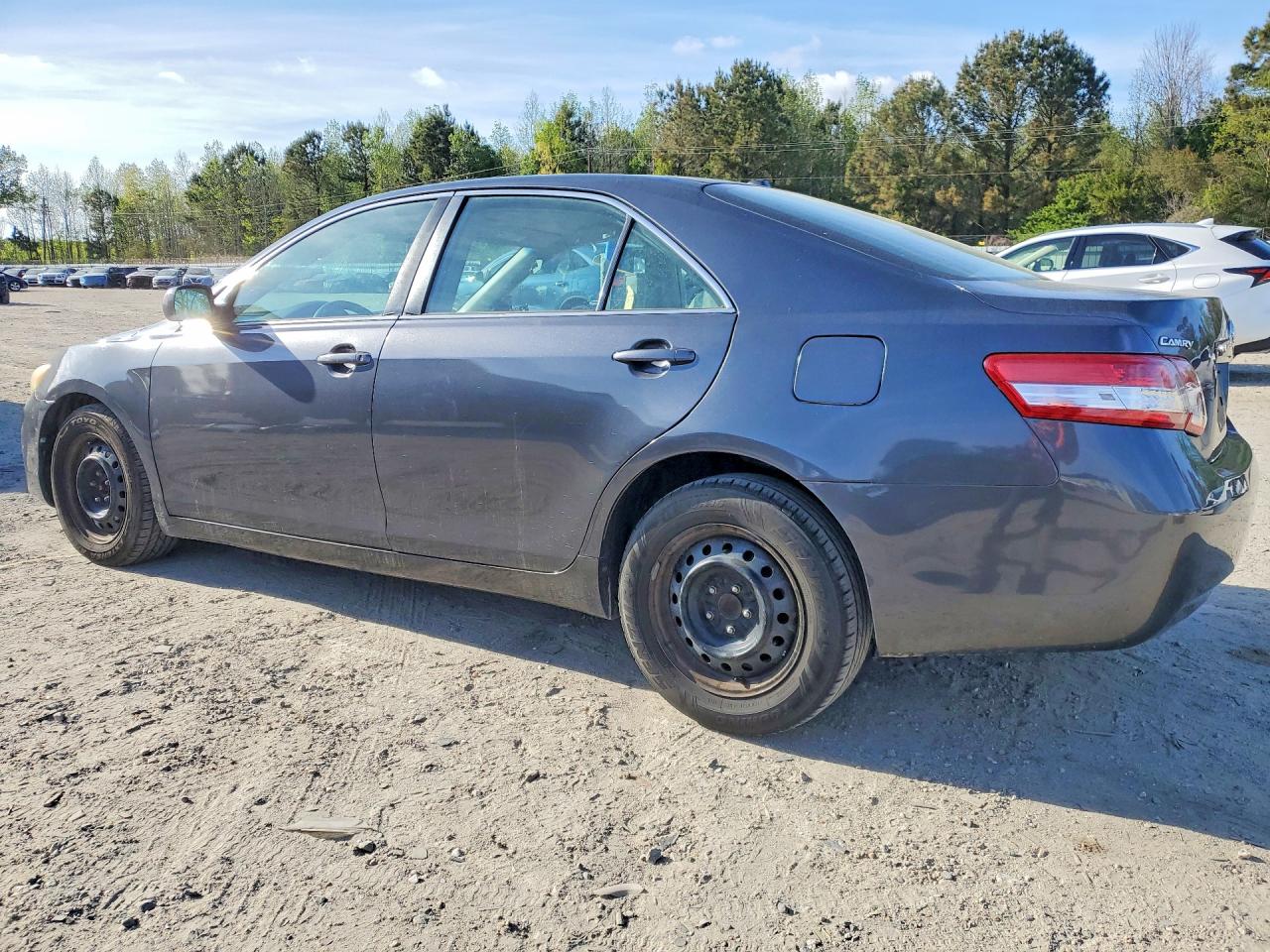 2011 TOYOTA CAMRY LE photo 3