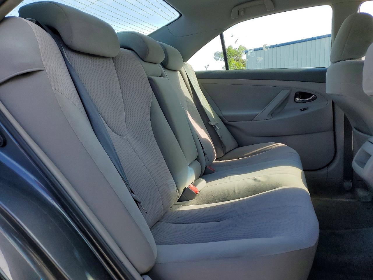 2011 TOYOTA CAMRY LE photo 19