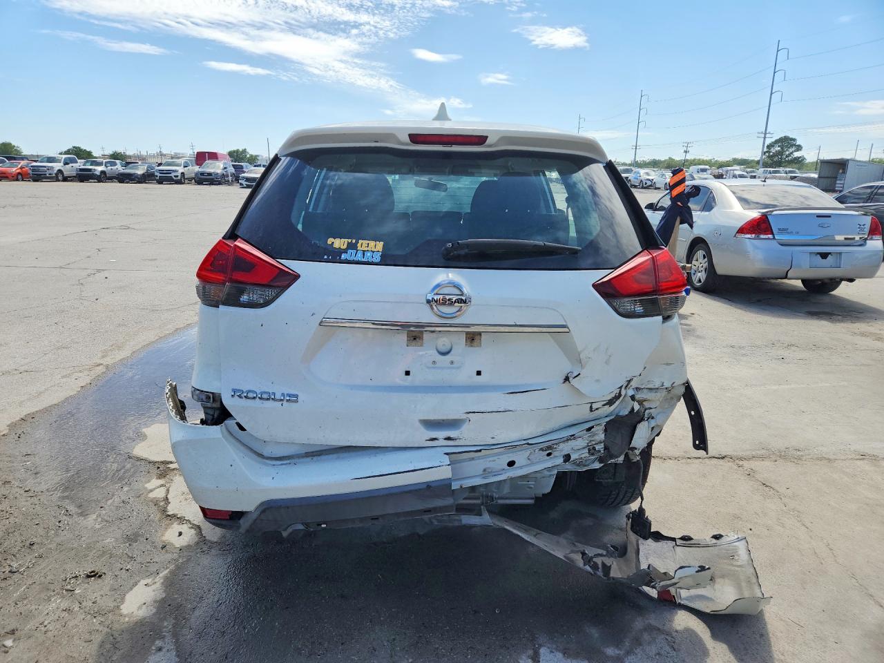 2018 NISSAN ROGUE S photo 11