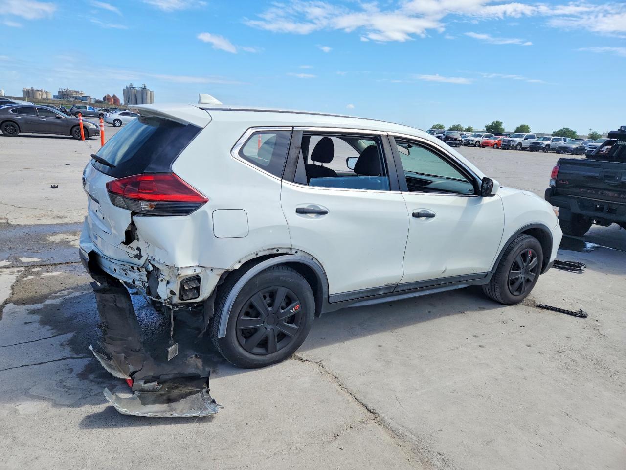 2018 NISSAN ROGUE S photo 5