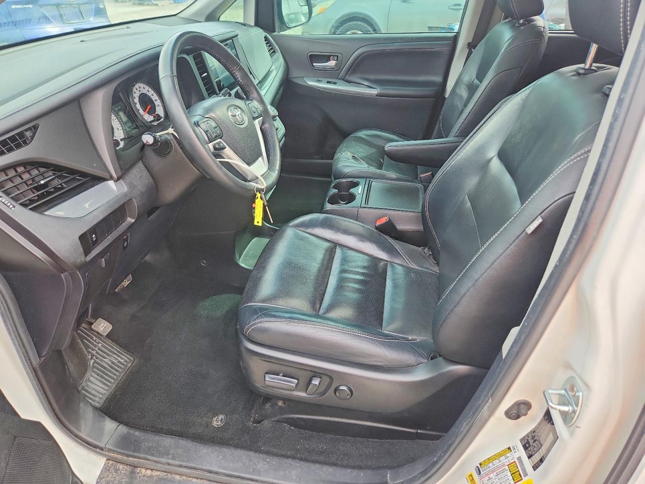 2017 TOYOTA SIENNA SE 8-PASSENGER photo 13