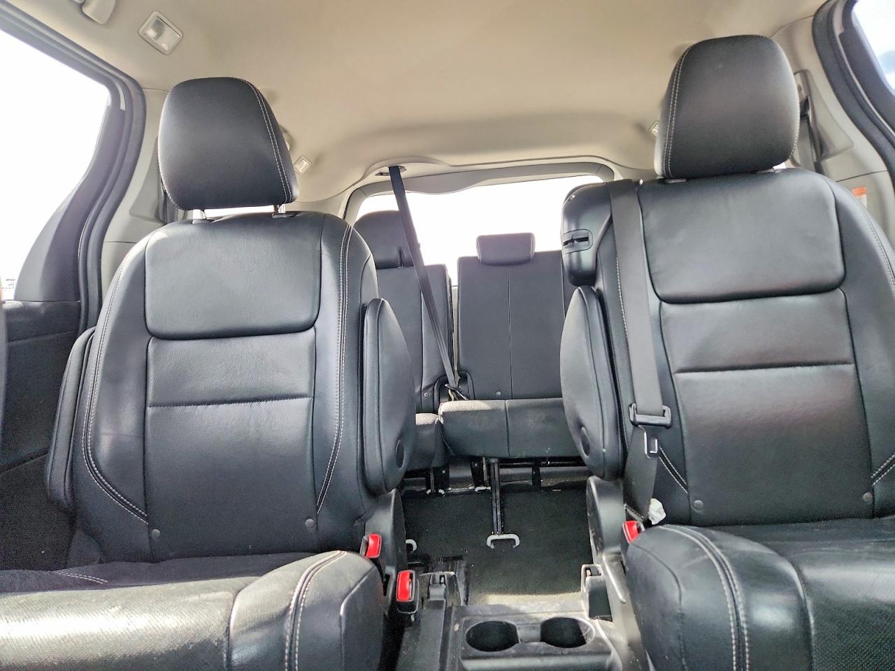 2017 TOYOTA SIENNA SE 8-PASSENGER photo 19
