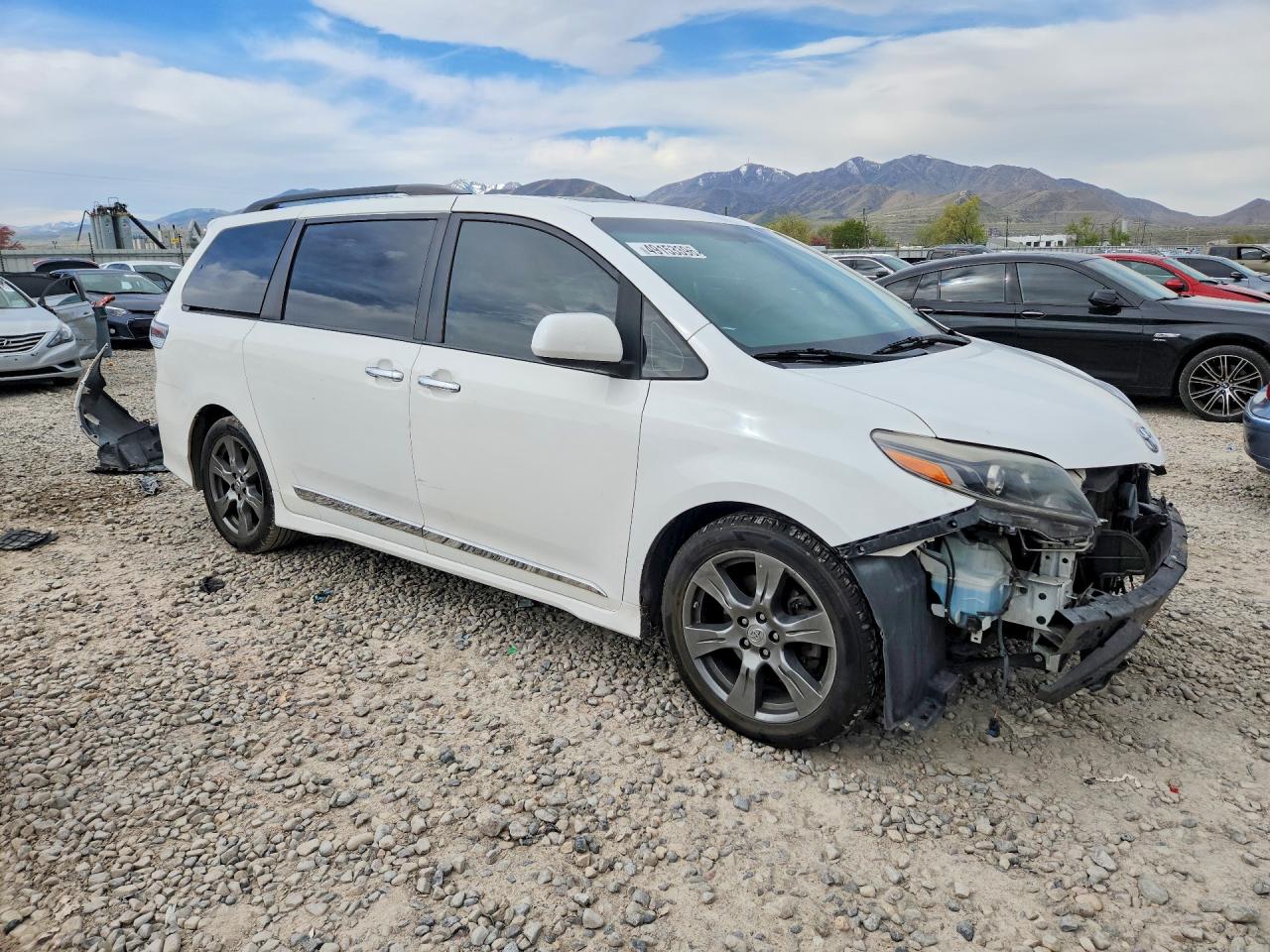 2017 TOYOTA SIENNA SE 8-PASSENGER photo 7