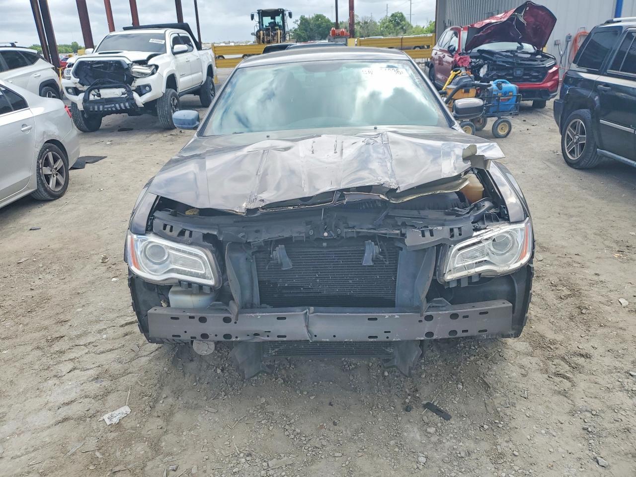 2014 CHRYSLER 300 photo 5
