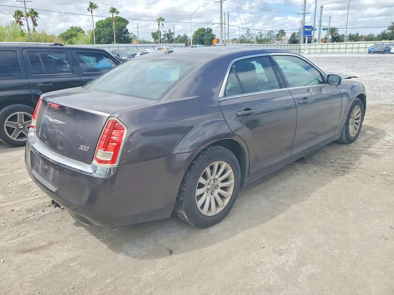 2014 CHRYSLER 300 photo 3