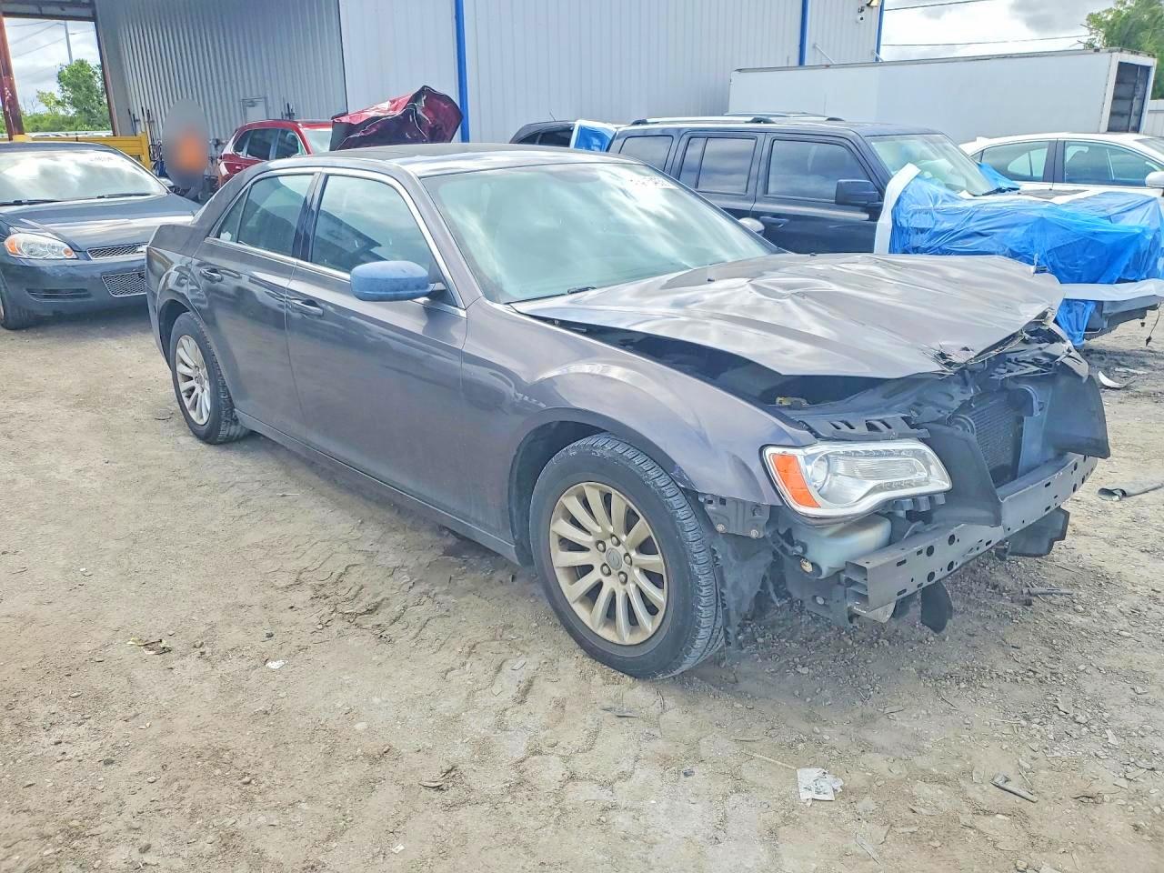 2014 CHRYSLER 300 photo 4