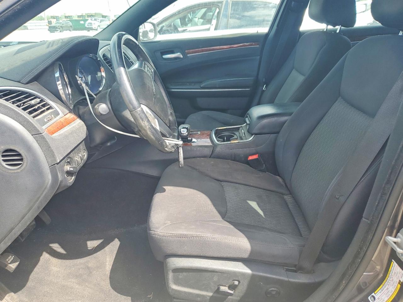2014 CHRYSLER 300 photo 7