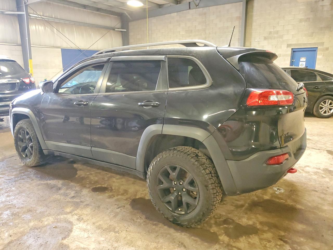 2016 JEEP CHEROKEE TRAILHAWK photo 2