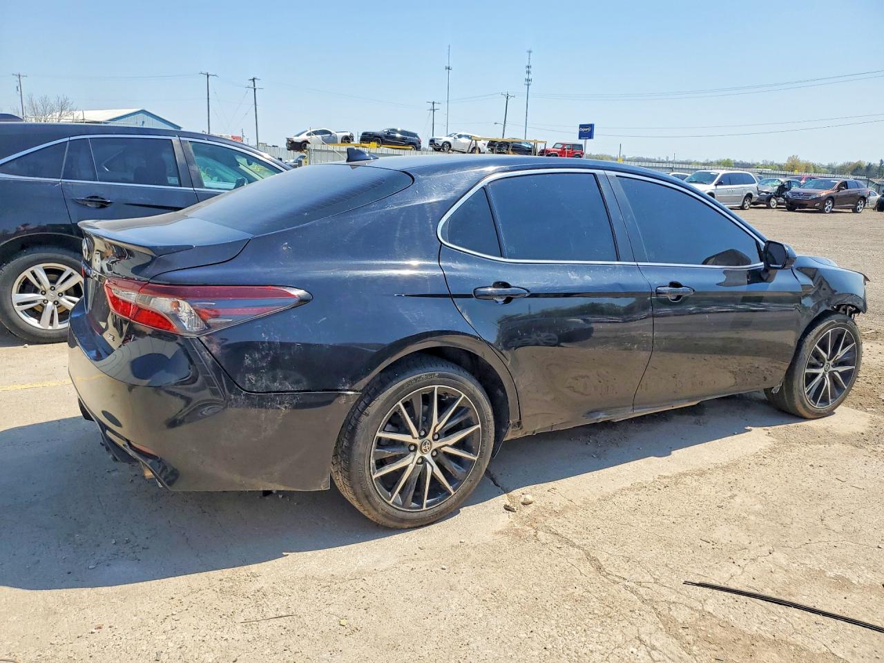2021 TOYOTA CAMRY SE photo 3