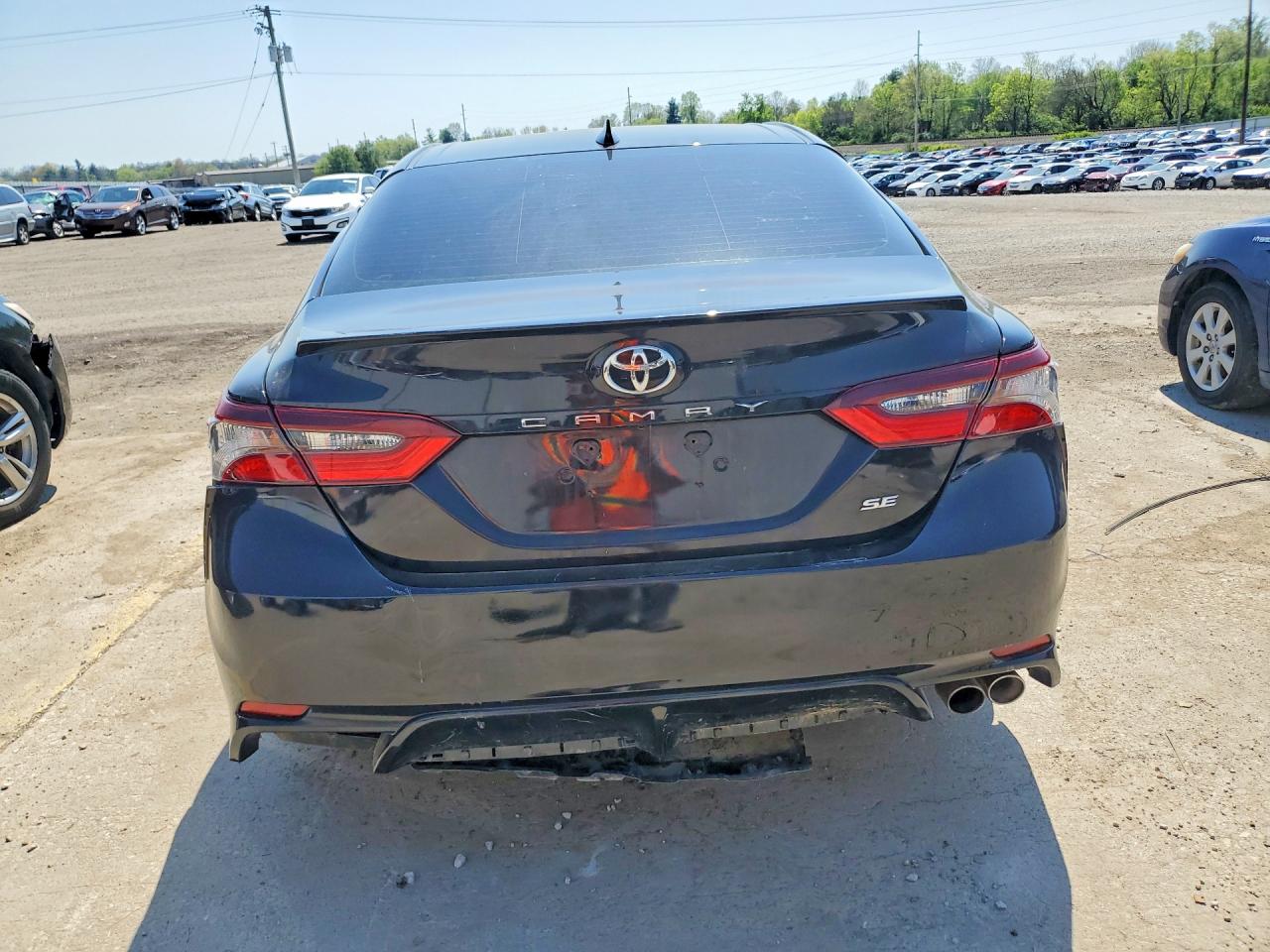 2021 TOYOTA CAMRY SE photo 6